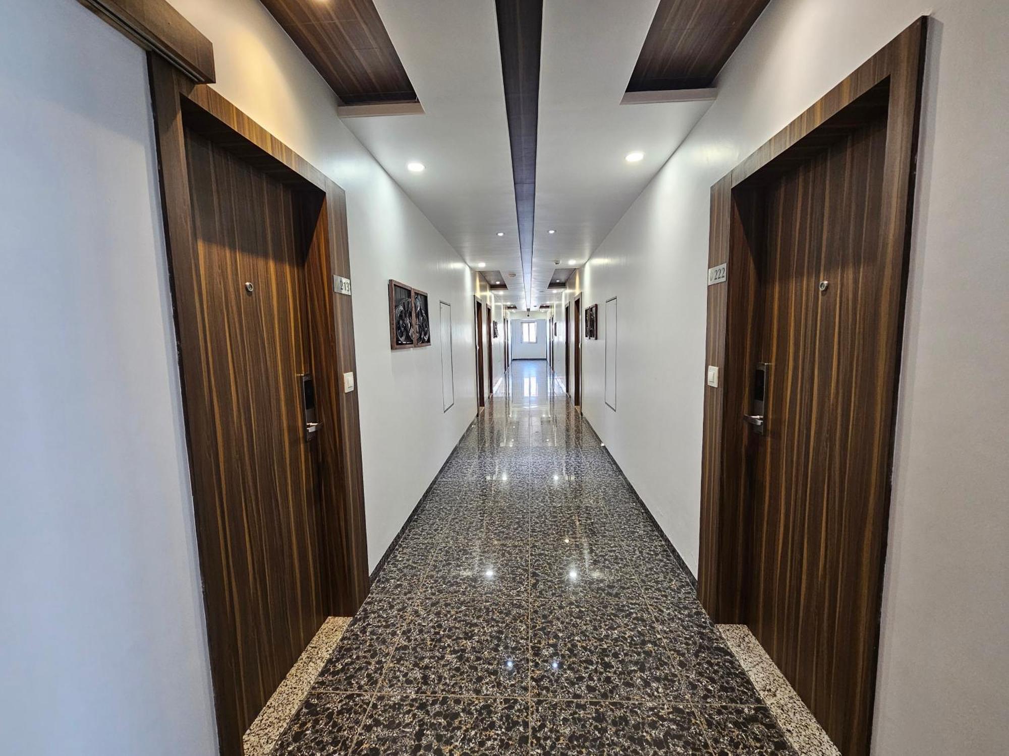 Hotel Grand Darshan ヴァドーダラー エクステリア 写真