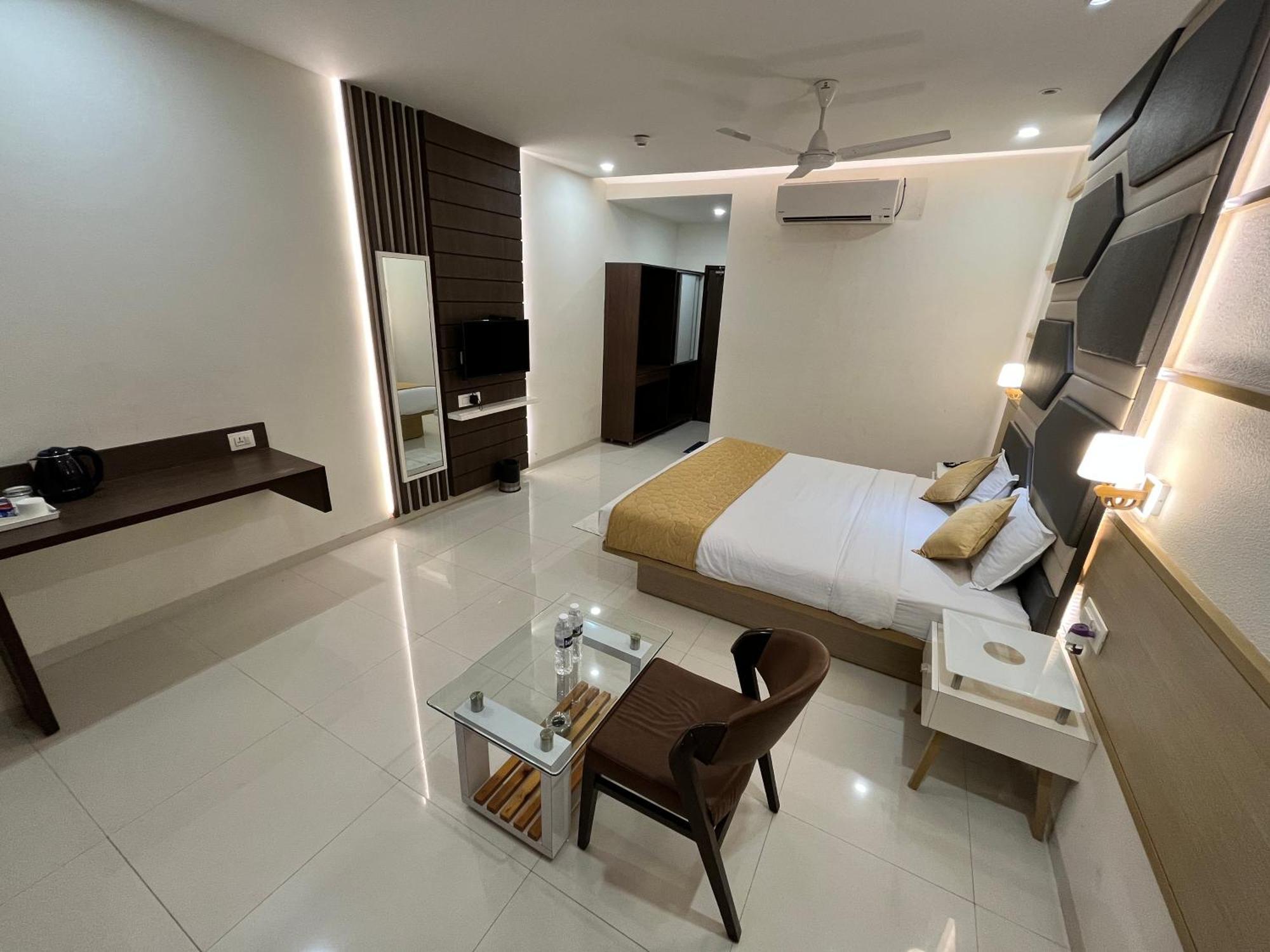 Hotel Grand Darshan ヴァドーダラー エクステリア 写真