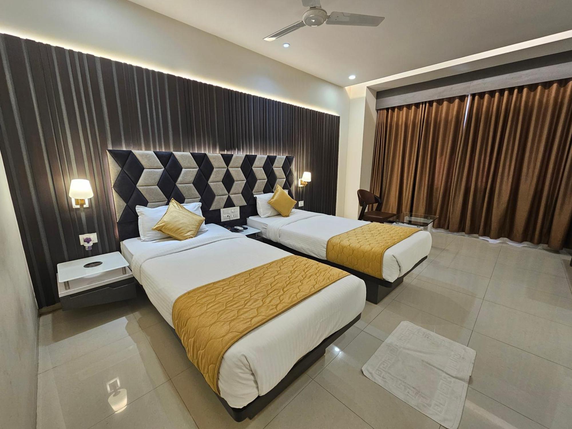 Hotel Grand Darshan ヴァドーダラー エクステリア 写真