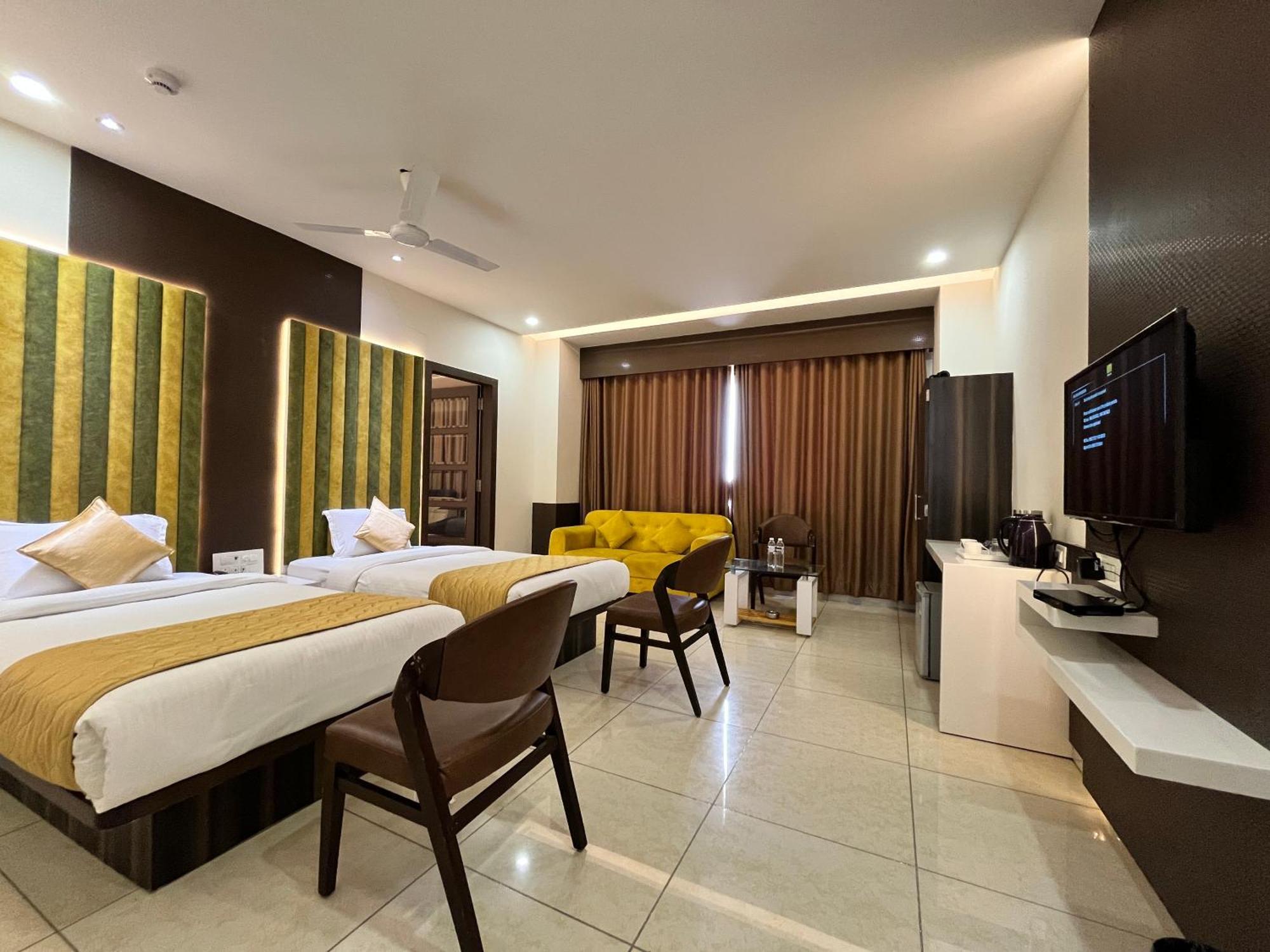 Hotel Grand Darshan ヴァドーダラー エクステリア 写真