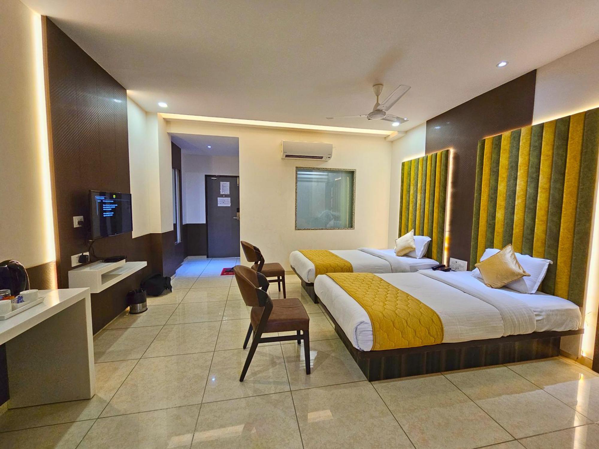Hotel Grand Darshan ヴァドーダラー エクステリア 写真