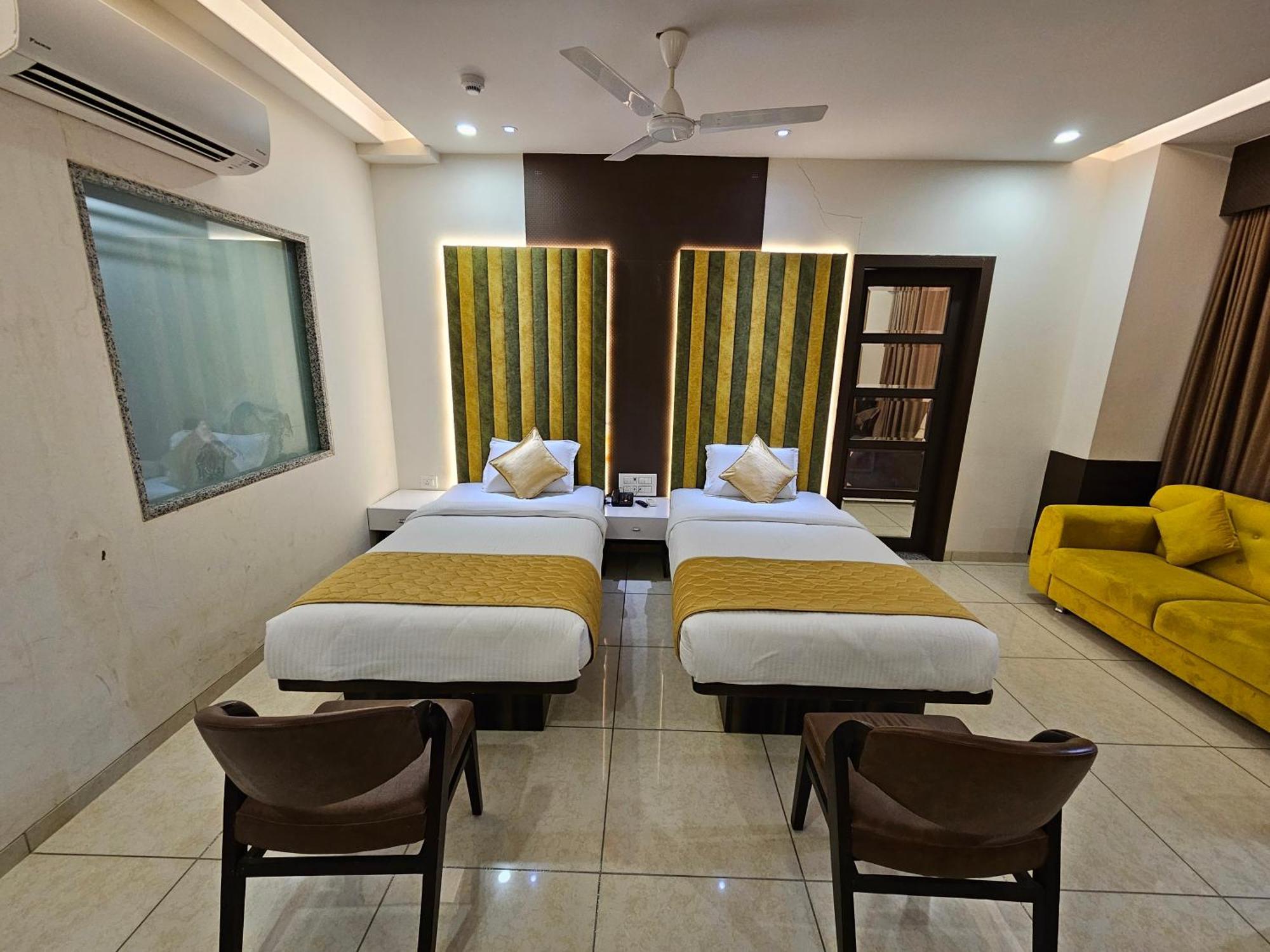 Hotel Grand Darshan ヴァドーダラー エクステリア 写真