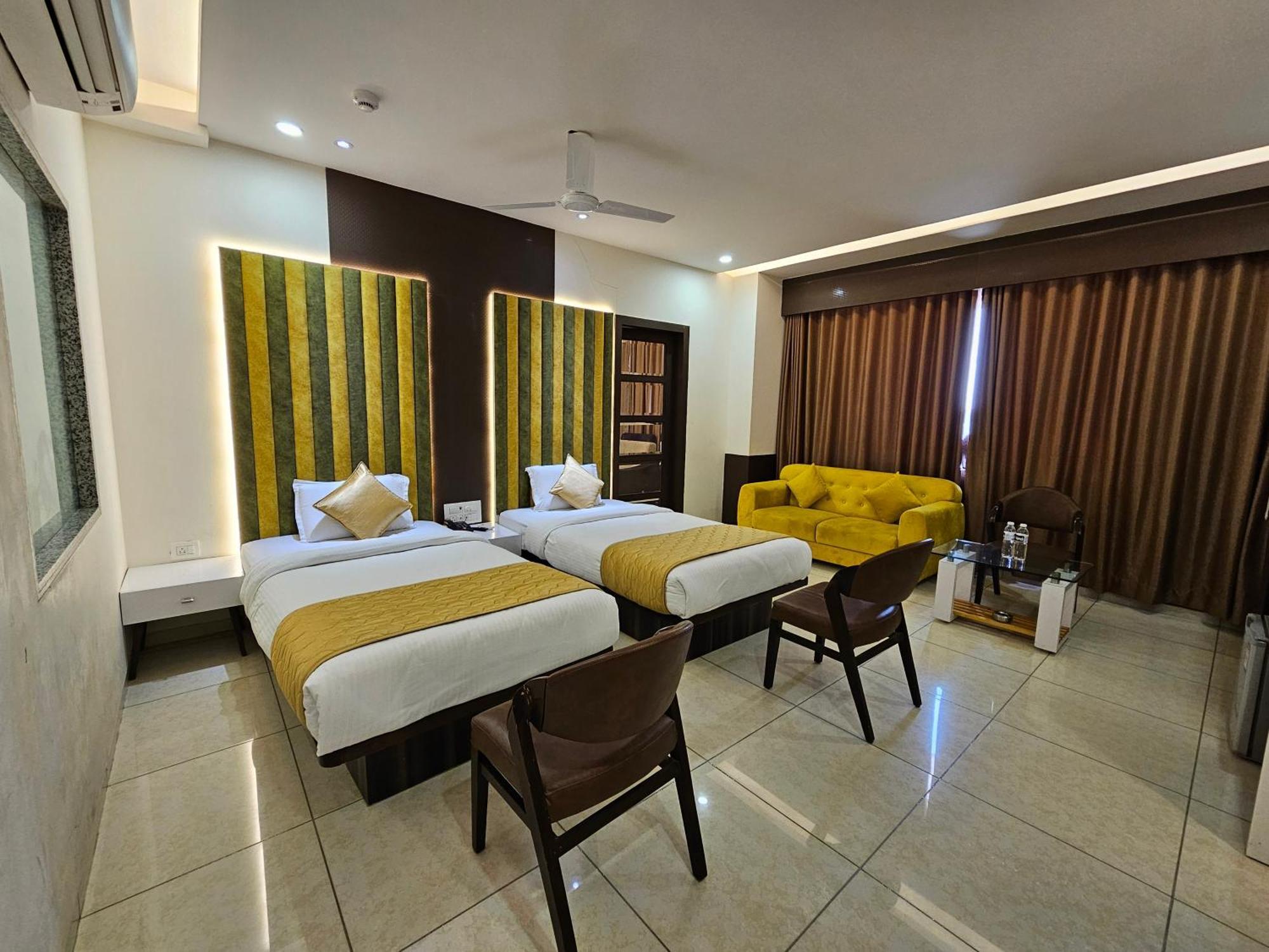 Hotel Grand Darshan ヴァドーダラー エクステリア 写真