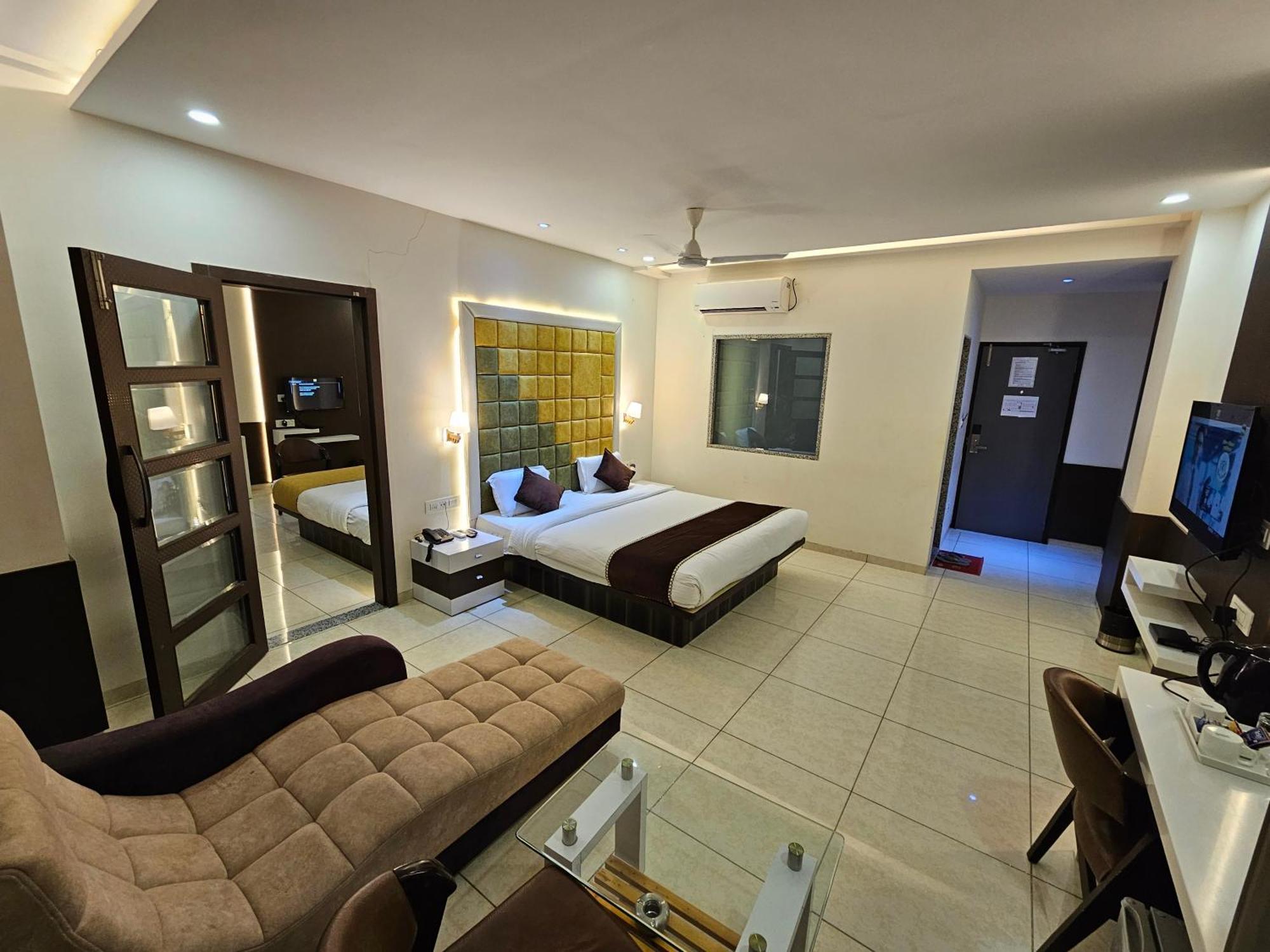 Hotel Grand Darshan ヴァドーダラー エクステリア 写真