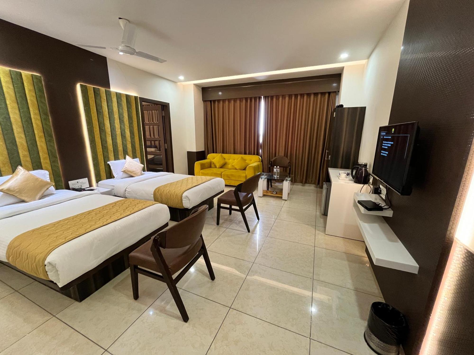 Hotel Grand Darshan ヴァドーダラー エクステリア 写真