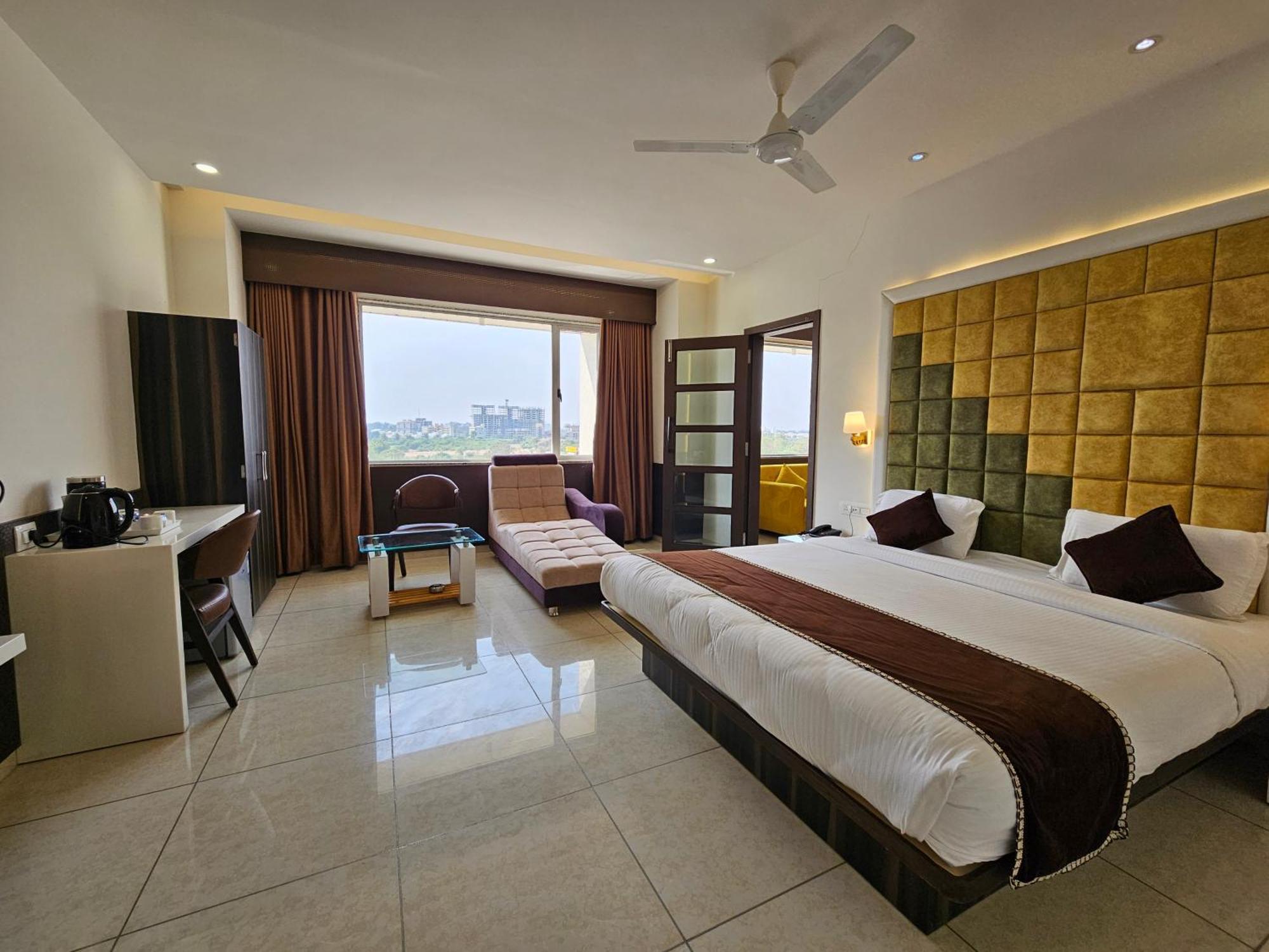 Hotel Grand Darshan ヴァドーダラー エクステリア 写真