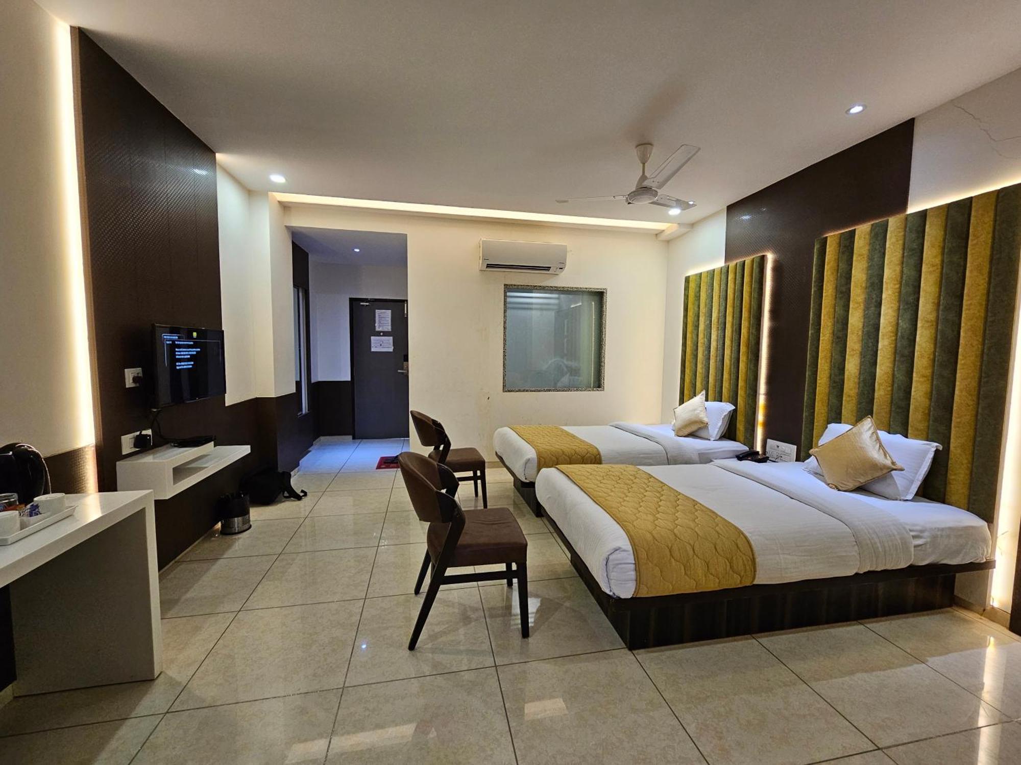 Hotel Grand Darshan ヴァドーダラー エクステリア 写真